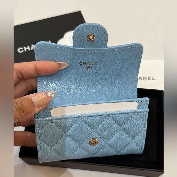 ❌ SOLD ❌ CHANEL 23A Classic Caviar Flap Card Holder - Picture 4 of 4